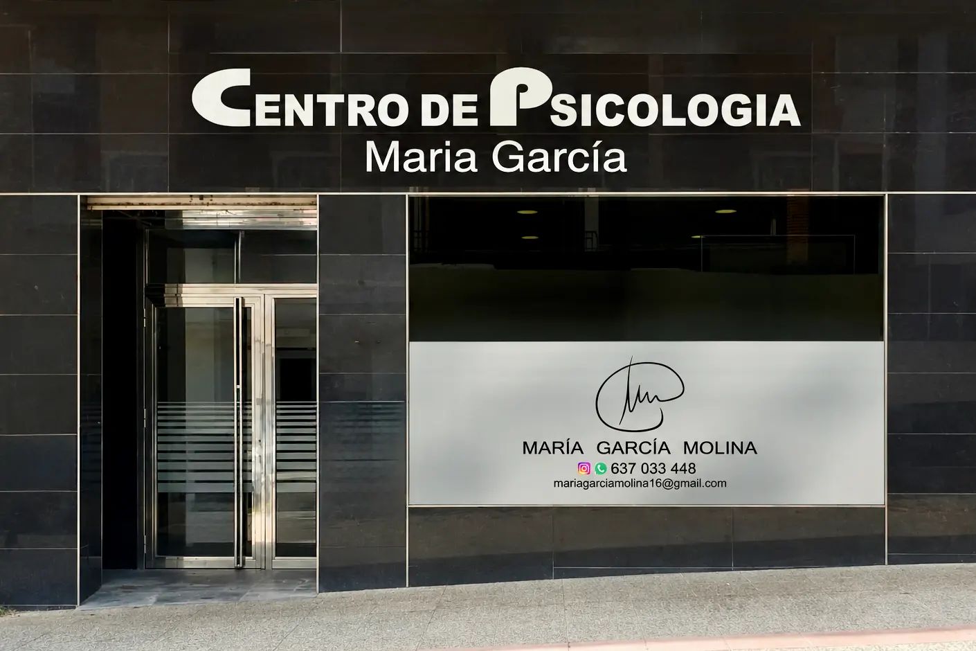Dark granite façade of the centre, with the sign “Centro de Psicología María García” above the glazed entrance and María García Molina’s signature on the shop window.
