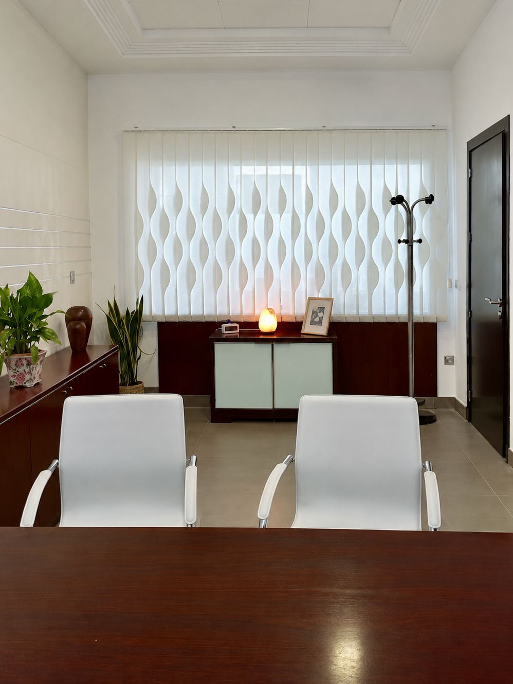 The same consulting room, bright and calm.