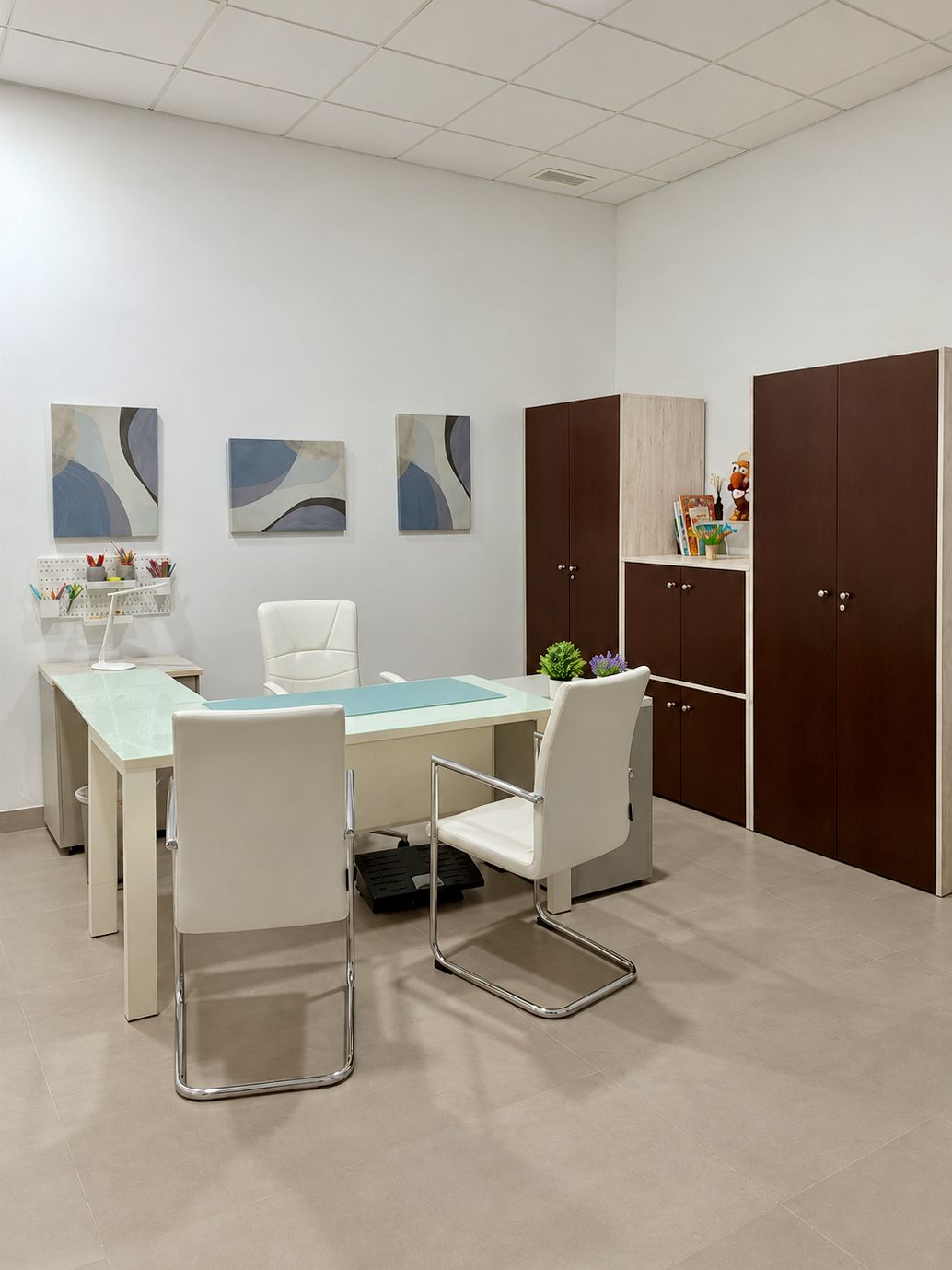The centre’s second consulting room, set up for couples and family sessions.